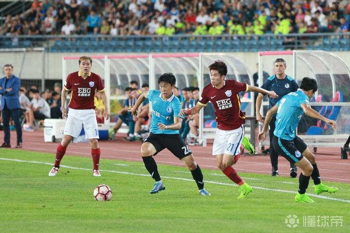 九游体育app-包含赛艇小组赛焦点战：西城雄狮队读秒扳平滇池雷豹队，客场强势带走胜利。边路成突破口的词条