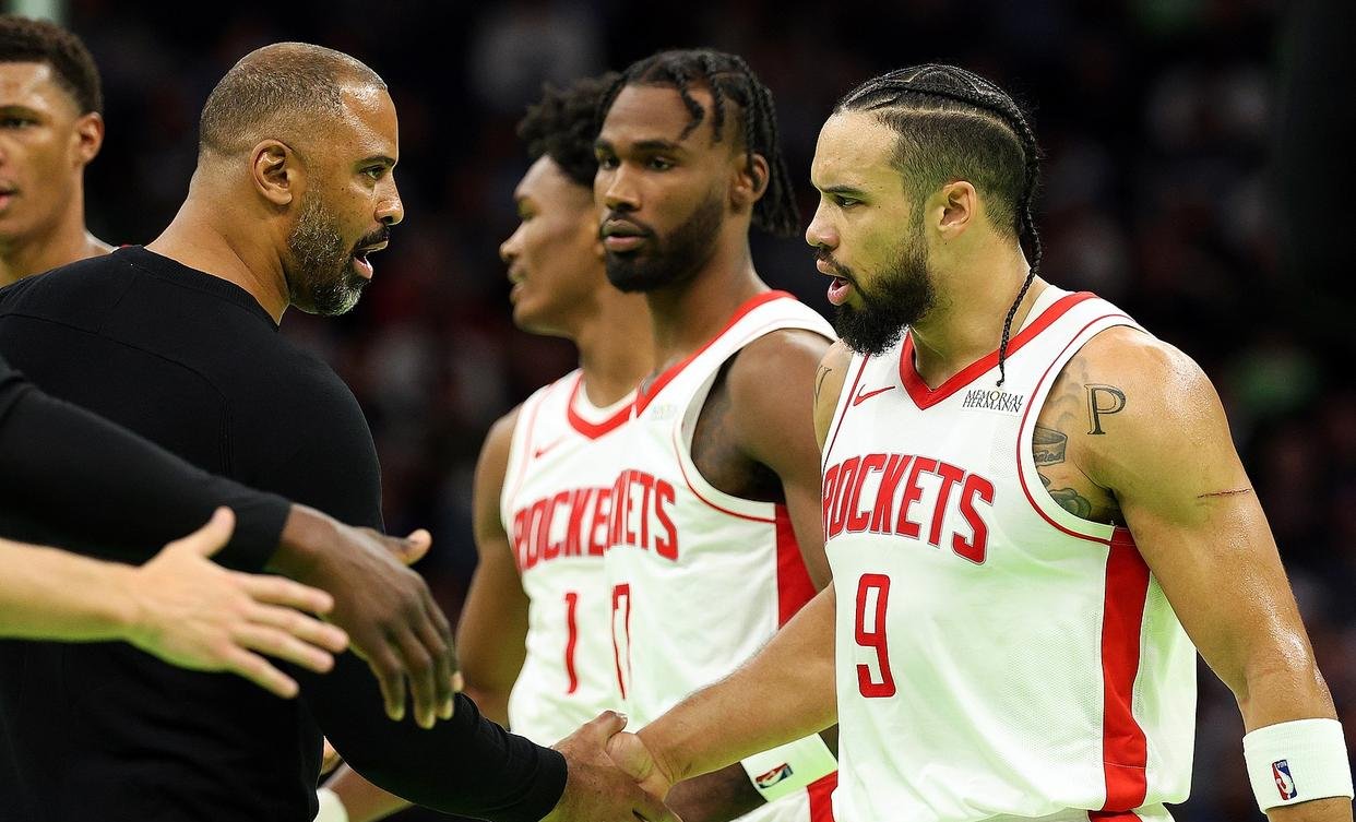 九游体育官网-荷甲关键时刻再迎强敌；俄克拉荷马雷霆门线救险；主帅态度——话题不断；赛程密集仍需轮换(克利夫兰骑士vs俄克拉荷马城雷霆)