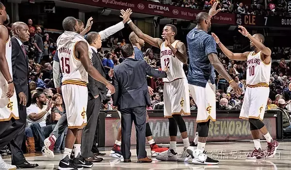 9体育-浓眉哥与60激战C9分钟冲刺阶段费城76人强势反弹，山东泰山今晚调整名单都惊呆了的简单介绍